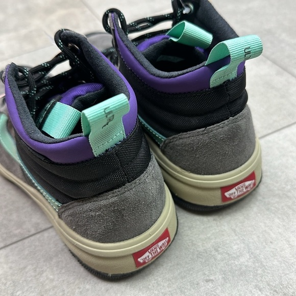 🔆VANS🔆 all weather high top boots, water resistant comfortable supportive. - Picture 8 of 15